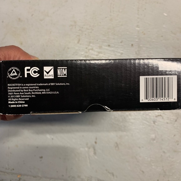 Rocketfish Universal Laptop Charger Kit, 90 Watts, RF AC9023, 8 Tips Complete - Picture 8 of 11